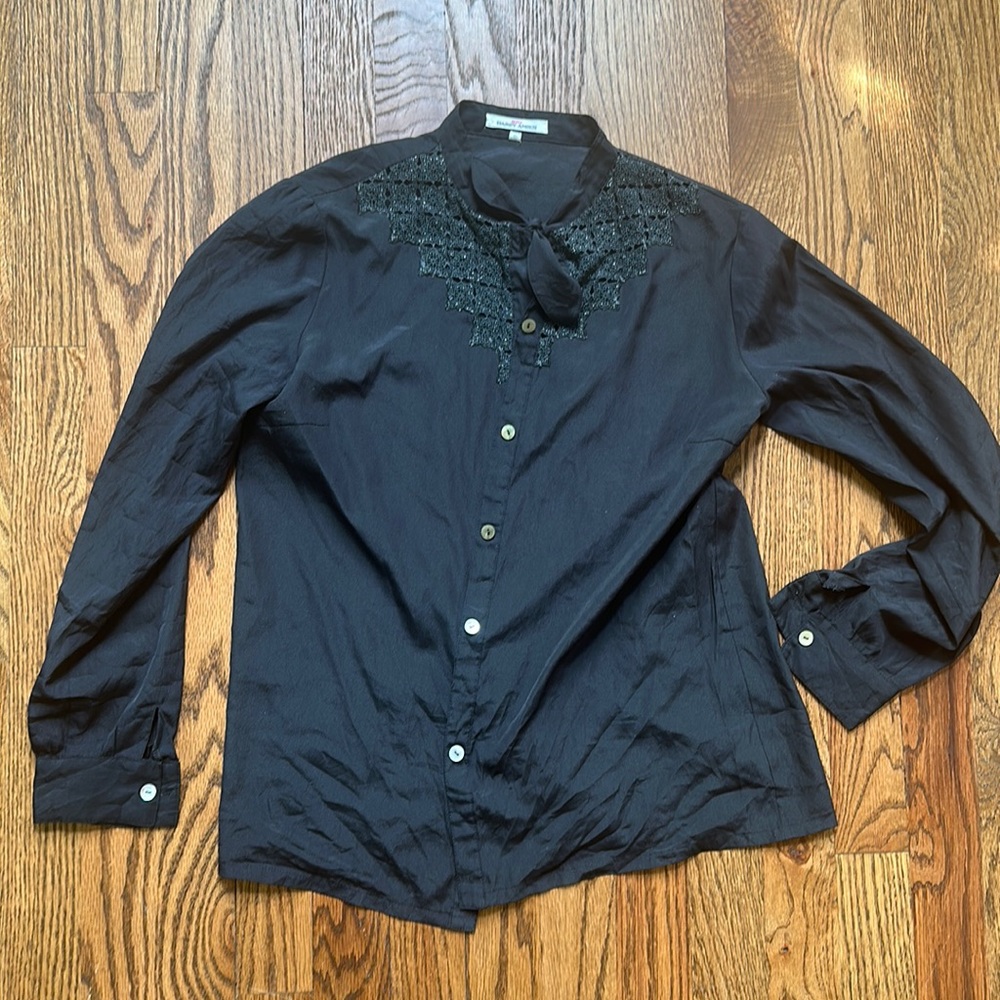 Tie neck blouse with lace
